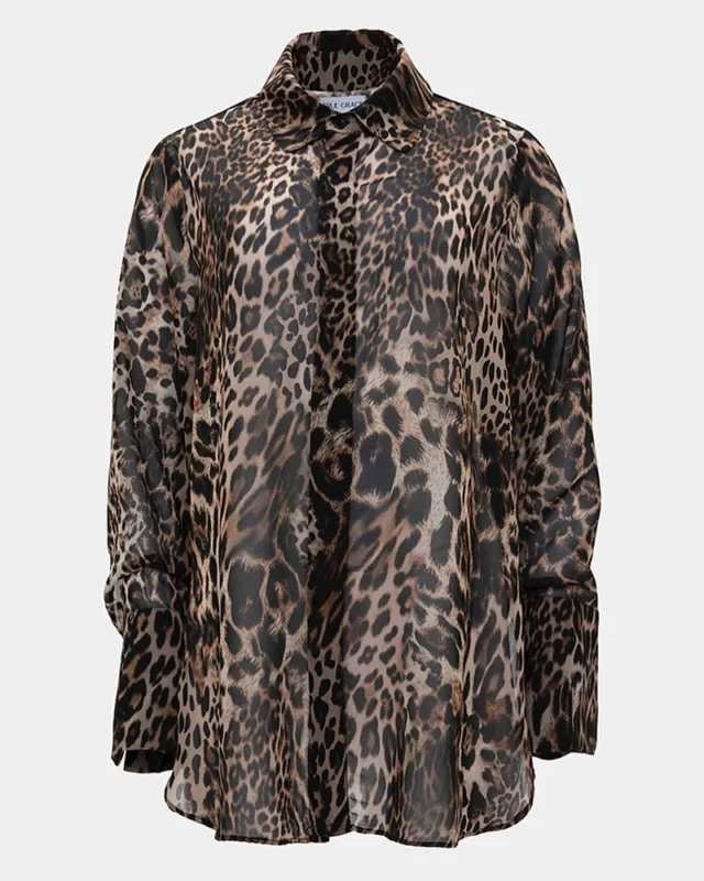 Leopard vibes 🐆
Silk touch oversized shirt available online and in stores